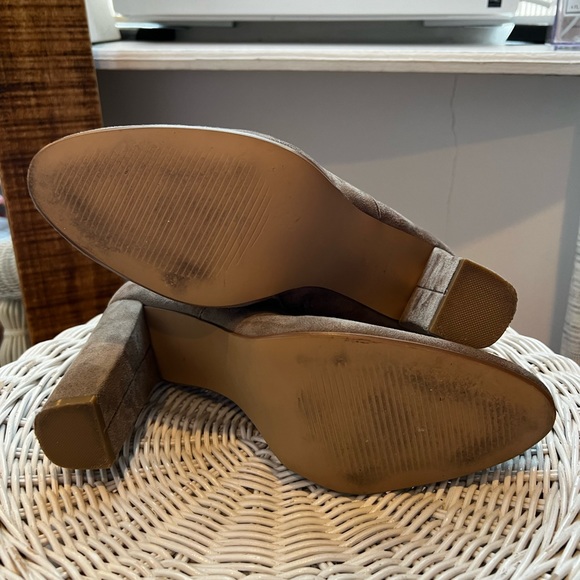 Steve Madden beige suede booties - size 9.5 - Picture 3 of 4